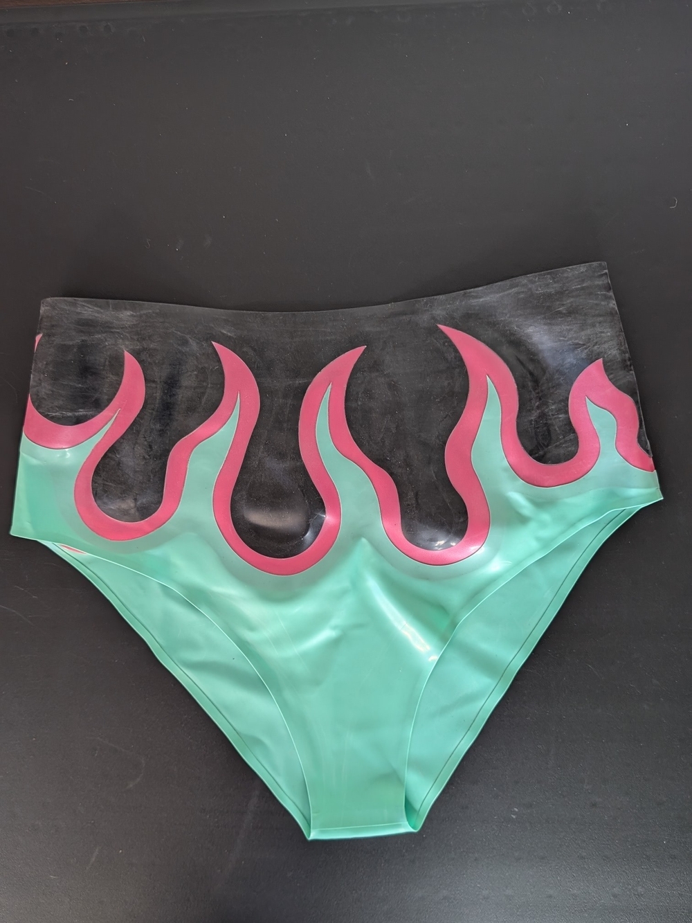 Latex Bikini - Picture 7 of 9